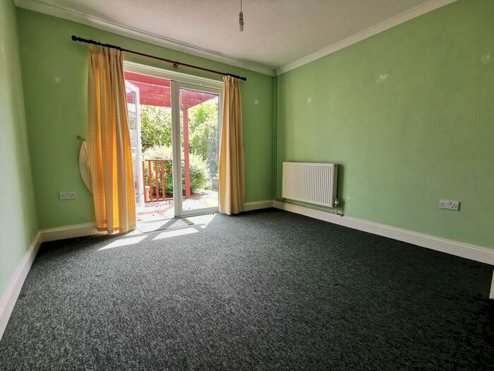 2 Bedroom Semi-Detached Bungalow For Sale In Gothic Close, Harleston, IP20