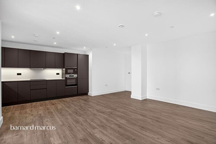 3 Bedroom Flat For Sale In Poplar Walk, Croydon, CR0