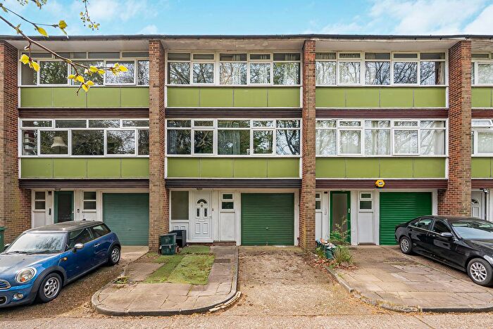 3 Bedroom Town House For Sale In Abbots Park, St Albans, AL1