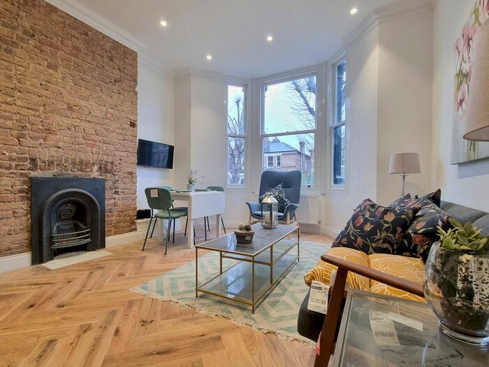 2 Bedroom Flat To Rent In Bellenden Road, London, SE15