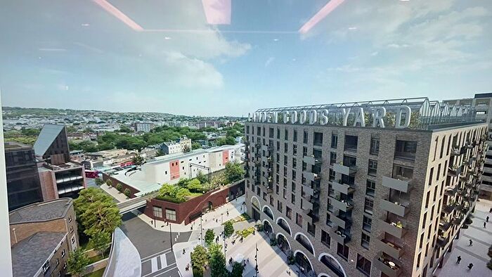 2 Bedroom Flat To Rent In Engine House Way, London, London, NW1