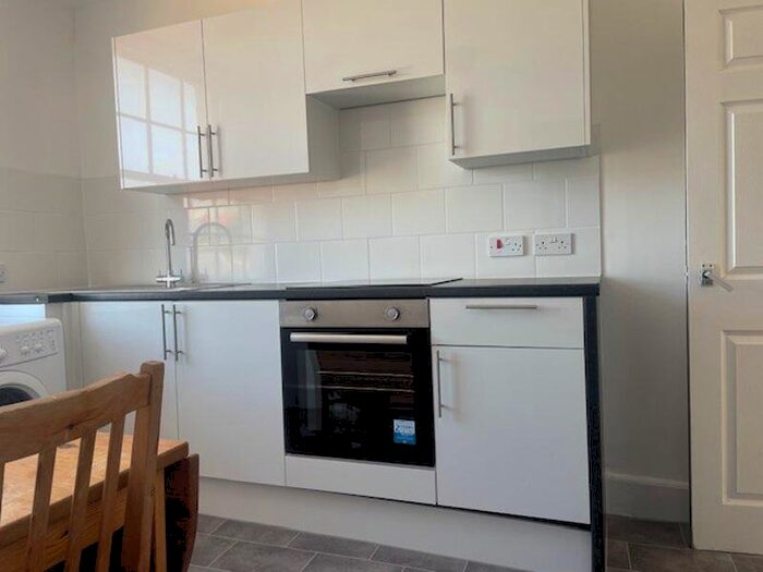Studio To Rent In Cannon Street Road, E1