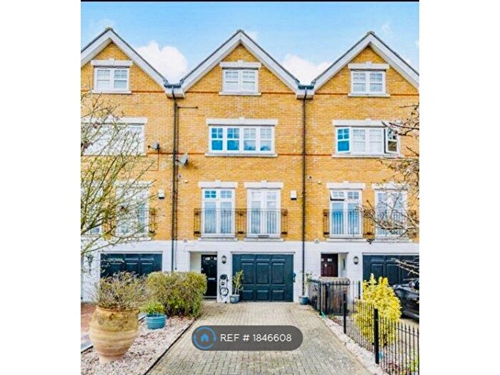 5 Bedroom Terraced House To Rent In Avondale Road, South Croydon, CR2