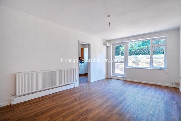 2 Bedroom Flat To Rent In Durham Road, Bromley, Kent, BR2