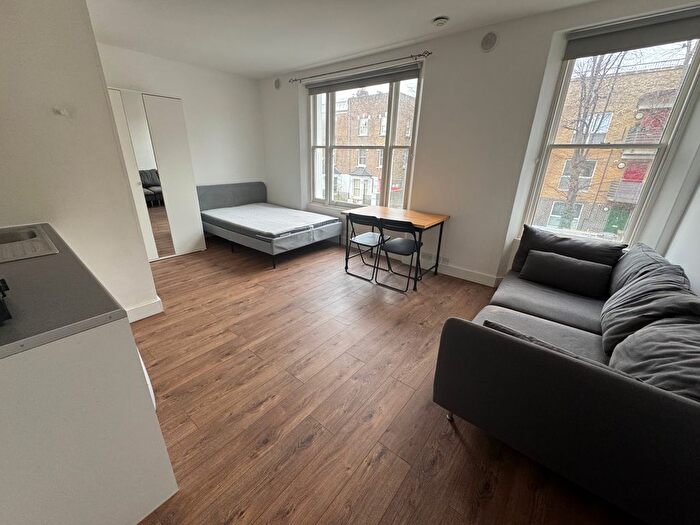 Studio To Rent In Oaklands Grove, London, W12