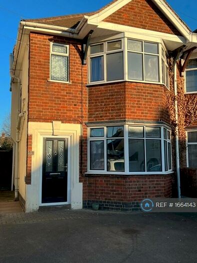 3 Bedroom Semi-Detached House To Rent In Stanley Road, Hinckley, LE10