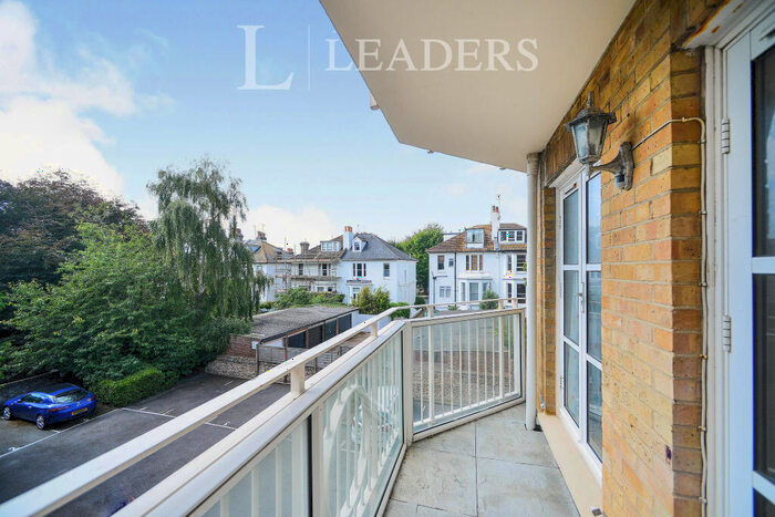 2 Bedroom Flat To Rent In Eaton Gardens, Hove, BN3