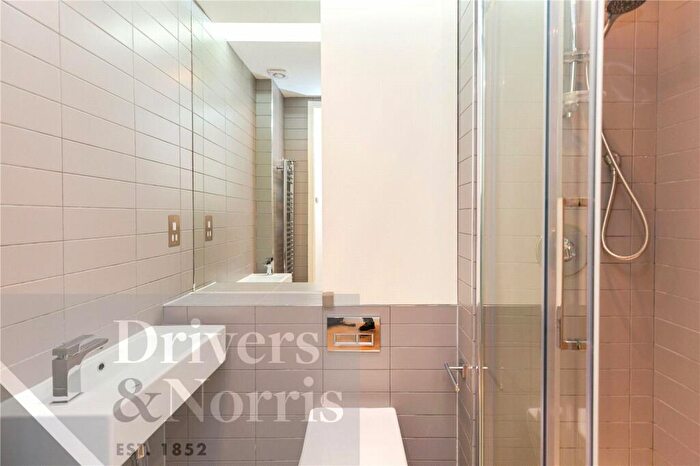 2 Bedroom Apartment To Rent In Spaceworks Building, Plumbers Row, Hackney, London, E1