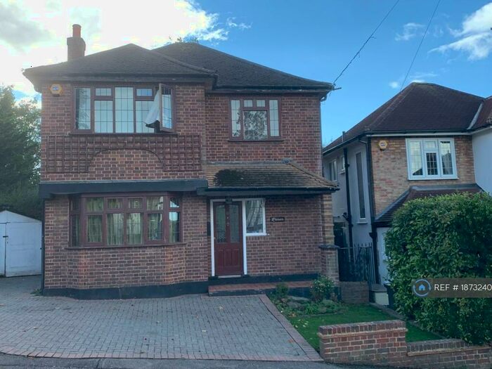 3 Bedroom Detached House To Rent In Dacre Close, Chigwell, IG7