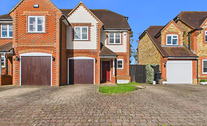 4 Bedroom Semi Detached House For Sale In Kemsley Chase, Farnham Royal, Buckinghamshire, SL2