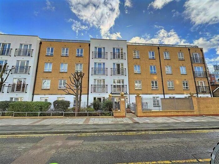 2 Bedroom Flat To Rent In Granite Apartments, Stratford, E15