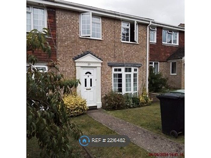 3 Bedroom Terraced House To Rent In Yew Tree Close, Chatham, ME5