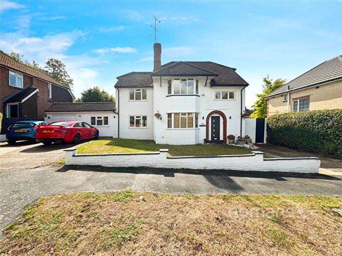 4 Bedroom Detached House For Sale In Diamond Ridge, Camberley, Surrey, GU15