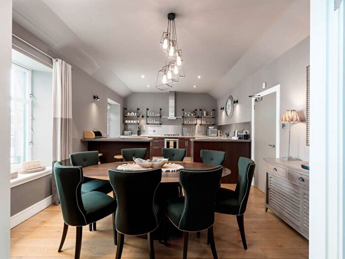 3 Bedroom Flat To Rent In Thistle Street, City Centre, Edinburgh, EH2