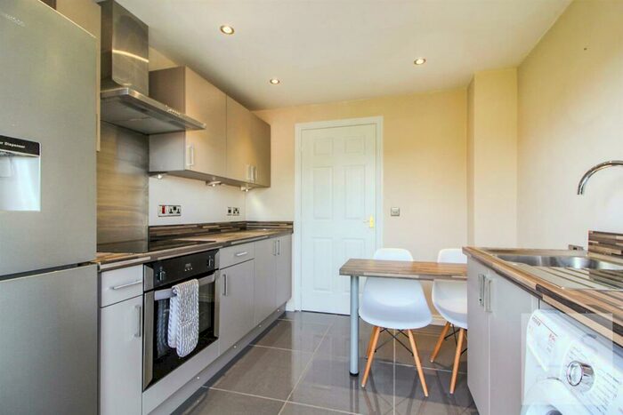 2 Bedroom Flat To Rent In Templars Court, Nottingham, NG7