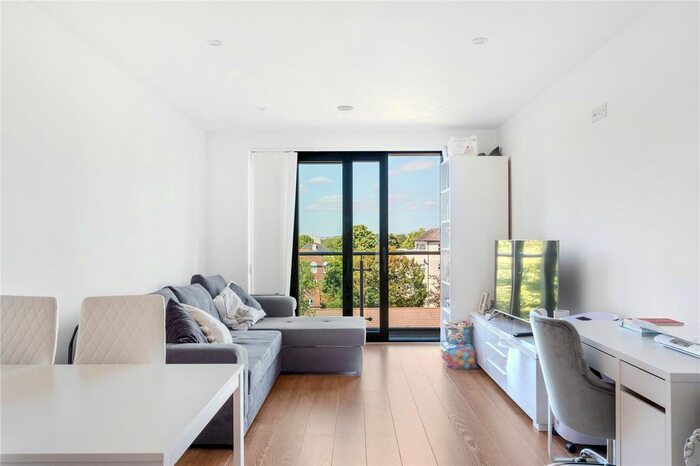 1 Bedroom Flat To Rent In Avershaw House, Chartfield Avenue, London, SW15