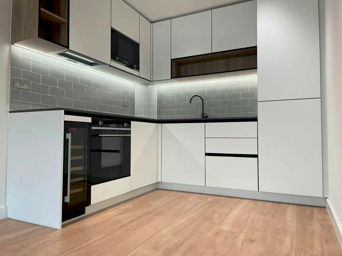 2 Bedroom Flat To Rent In Beaufort Square, London, NW9