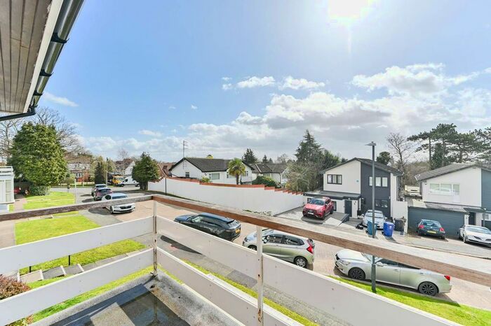 3 Bedroom Flat To Rent In Culverlands Close, Stanmore, HA7