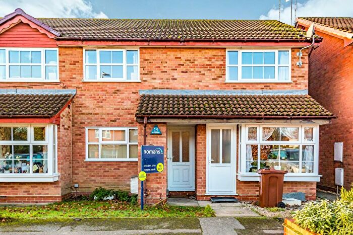 2 Bedroom Flat To Rent In Lysander Close, Woodley, RG5