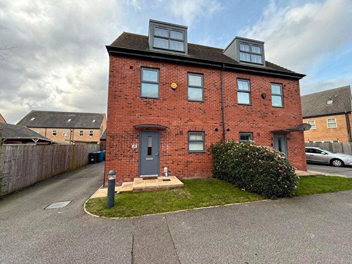 4 Bedroom Semi-Detached House To Rent In Larkin Lane, Kingswood, Hull, East Riding Of Yorkshi, HU7