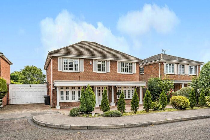 5 Bedroom Detached House To Rent In Leavesden Road, Stanmore, HA7