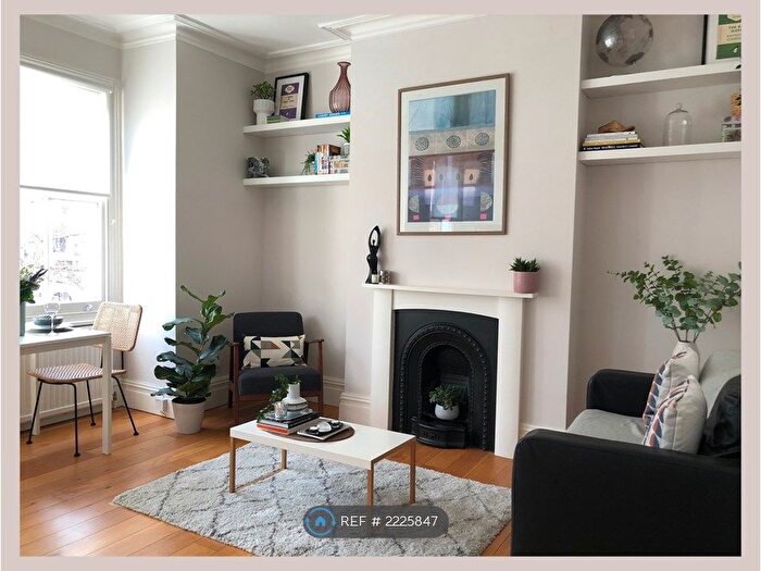 2 Bedroom Flat To Rent In London, London, SW8