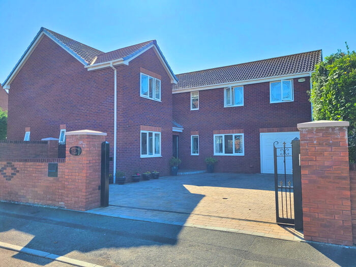5 Bedroom Detached House For Sale In Sanderling Close, Rest Bay, Porthcawl, CF36