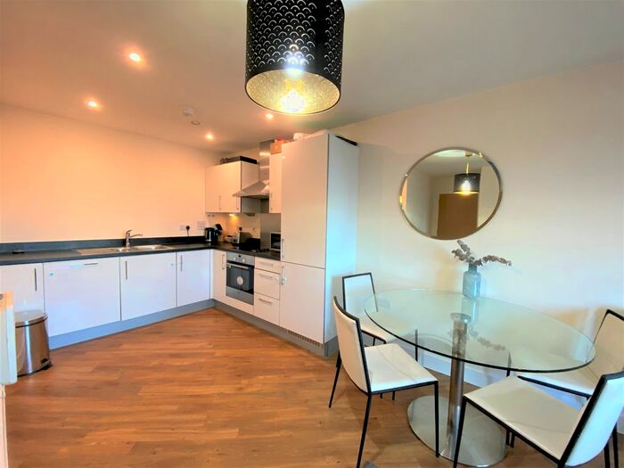 2 Bedroom Flat To Rent In Uxbridge Road, Acton, London, W3