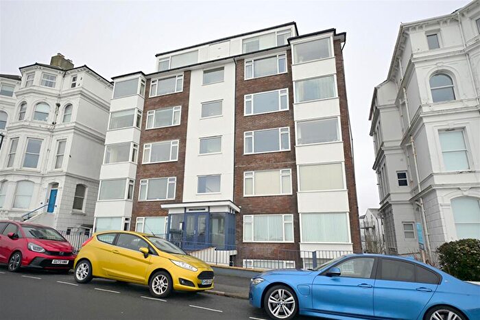 2 Bedroom Flat For Sale In South Cliff, Eastbourne, BN20