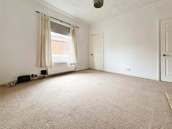 1 Bedroom Flat To Rent In Shirley Park Road, Southampton, Hampshire, SO16