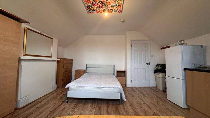 Studio To Rent In Walm Lane, Willesden Green, NW2