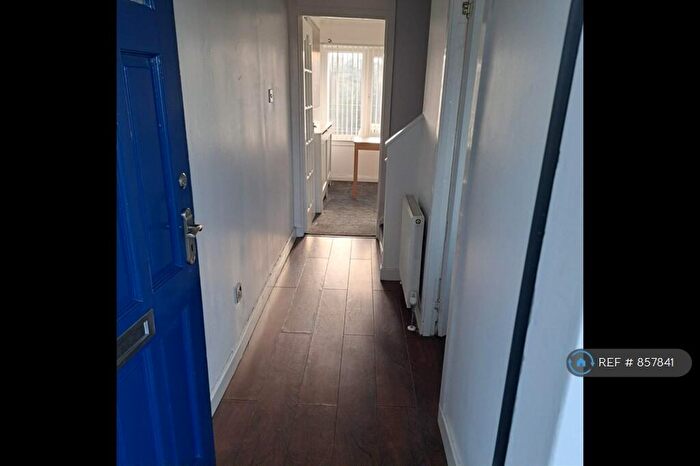 3 Bedroom Maisonette To Rent In Kintyre Avenue, Linwood, Paisley, PA3