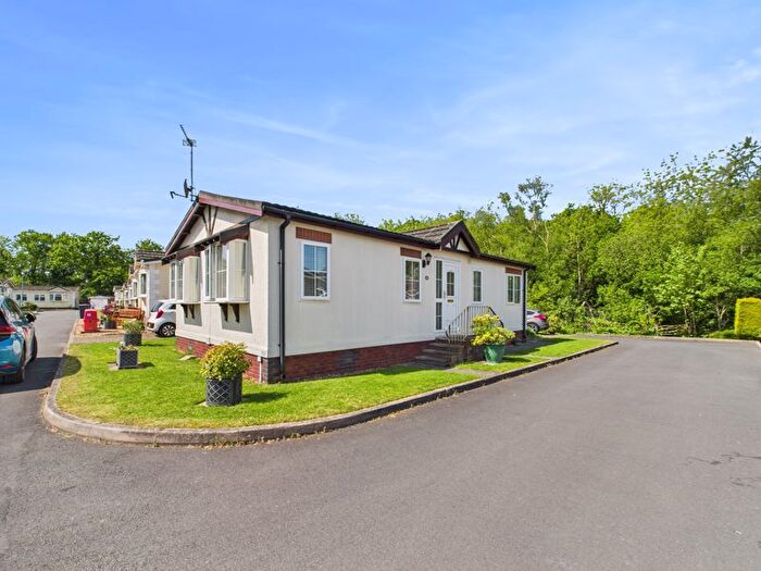 2 Bedroom Mobile/park Home For Sale In Beckbury Drive, Severn Gorge Park, Telford, Shropshire, TF7
