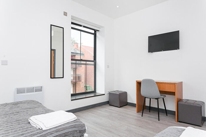 6 Bedroom Flat To Rent In Langdale Close, London, SE17