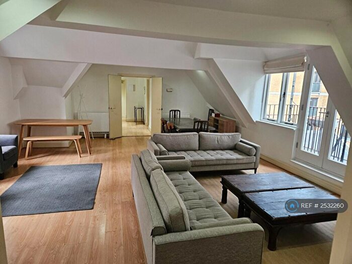 2 Bedroom Penthouse To Rent In Alie Street, London, E1
