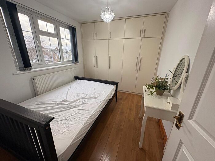 5 Bedroom Semi Detached House To Rent In Grosvenor Road, Hounslow, TW3