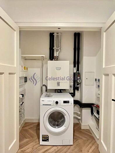 2 Bedroom Flat To Rent In Brook Street, Kingston Upon Thames, KT1
