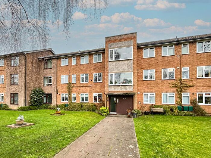 2 Bedroom Flat For Sale In Dukes Drive, Leicester, LE2