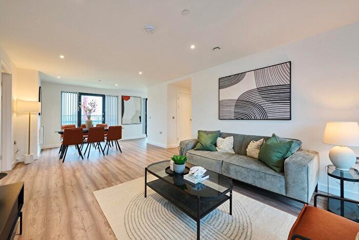 3 Bedroom Flat To Rent In Aspire, Herschel Street, Slough, SL1