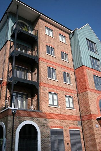 2 Bedroom Flat To Rent In Waterway House, Medway Wharf Road, Tonbridge, Kent, TN9