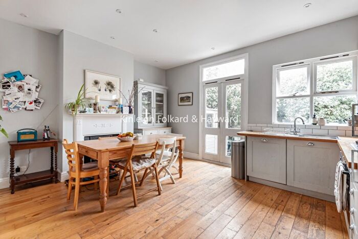 3 Bedroom Detached House To Rent In Gassiot Road, London, SW17