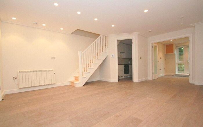 2 Bedroom Apartment To Rent In Archway Road, Highgate, London, N6