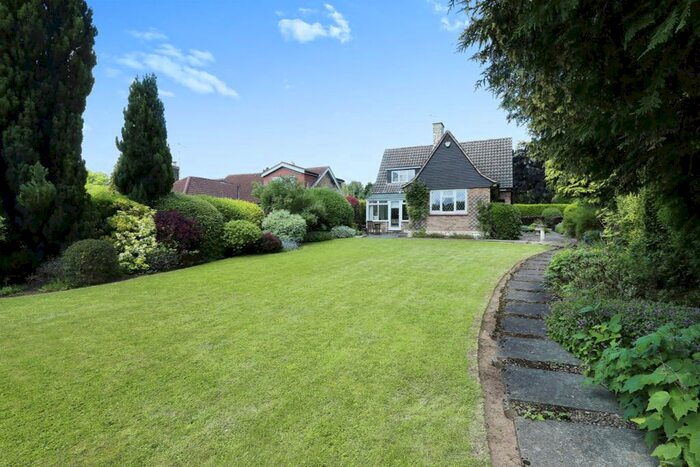 3 Bedroom Detached House For Sale In Lindrick Common, Lindrick Common, Worksop, S81