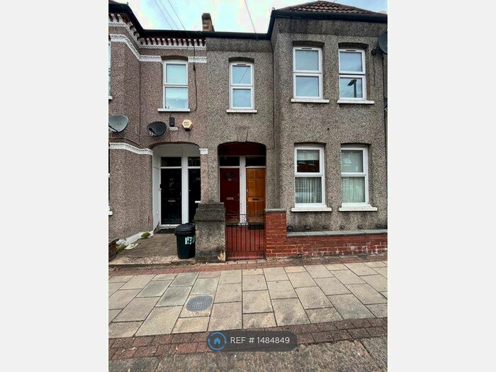 2 Bedroom Maisonette To Rent In Leverson Street, Streatham, SW16