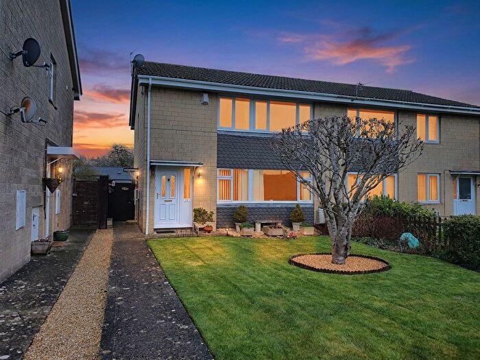 2 Bedroom Flat For Sale In Boundary Walk, Trowbridge, BA14