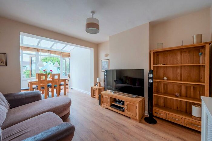 4 Bedroom House To Rent In Churston Drive, Morden, SM4