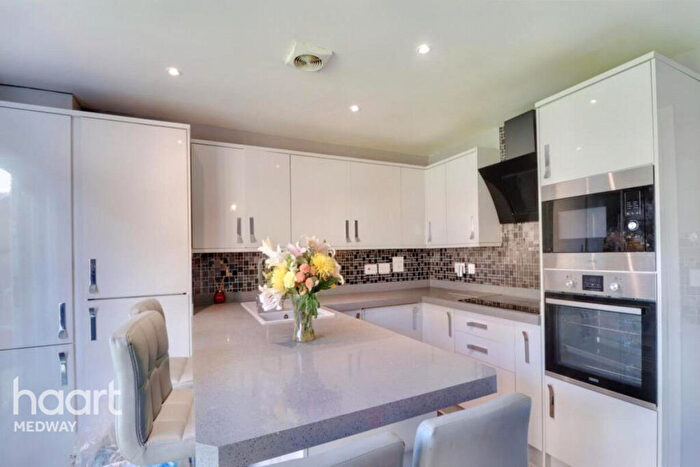 3 Bedroom Semi-Detached House To Rent In Brooks Place, Rochester, ME2