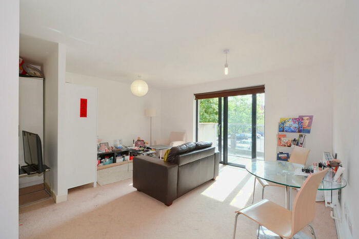 Apartment To Rent In Maple Quays, Canada Water, SE16