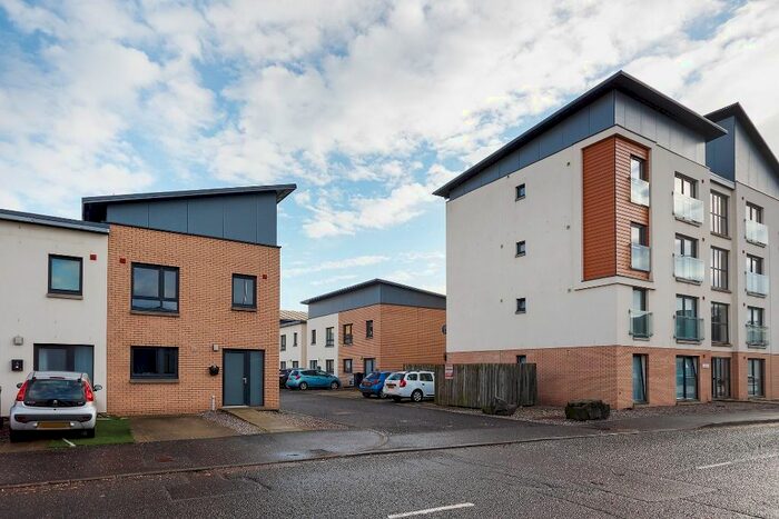 3 Bedroom Semi-Detached House To Rent In Bellfield Street, Dundee, DD1