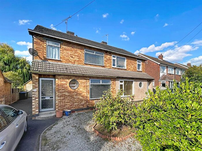 3 Bedroom Semi Detached House For Sale In Thornby Avenue, Kenilworth, CV8